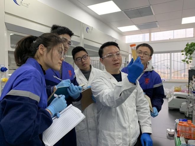 從哈佛回歸母校川大任職,以植物多酚基材料作為底盤技術(shù),推進(jìn)活體生物藥研制與碳中和新材料應(yīng)用